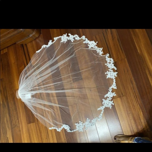 Wedding Veil - Picture 1 of 4